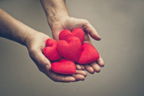 Empatia - serce na dłoni