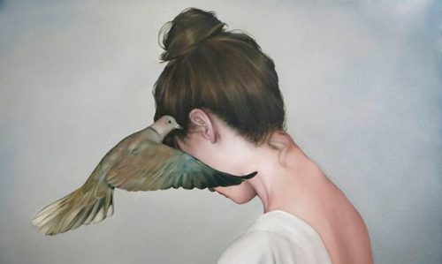 Kobieta z gołębiem