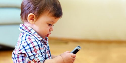 dziecko i telefon