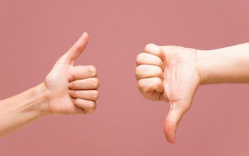 Kciuki w górę i w dół