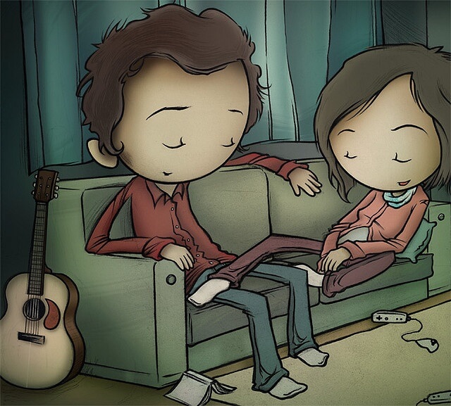 Para siedząca na sofie