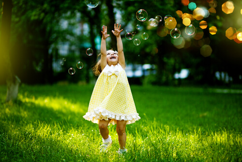 Wewnętrzne dziecko: 8 sposobów, by je uwolnić i czuć się szczęśliwszym