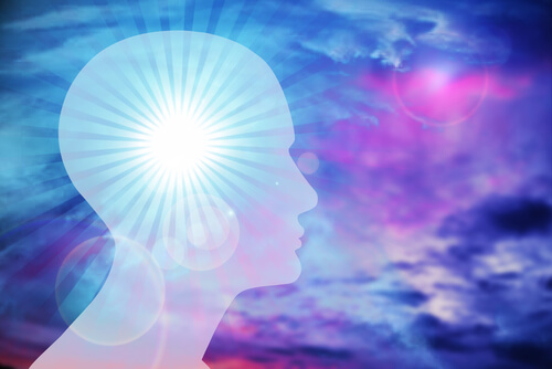 Głowa mężczyzny, emitująca światło