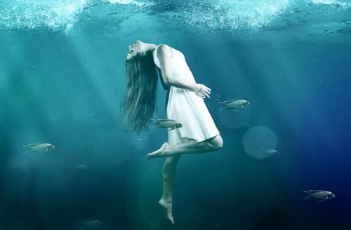 Kobieta w wodzie