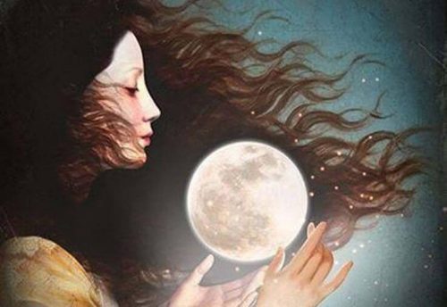 Kobieta trzymająca księżyc