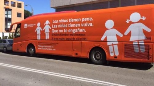 Pomarańczowy autobus w Hiszpnii