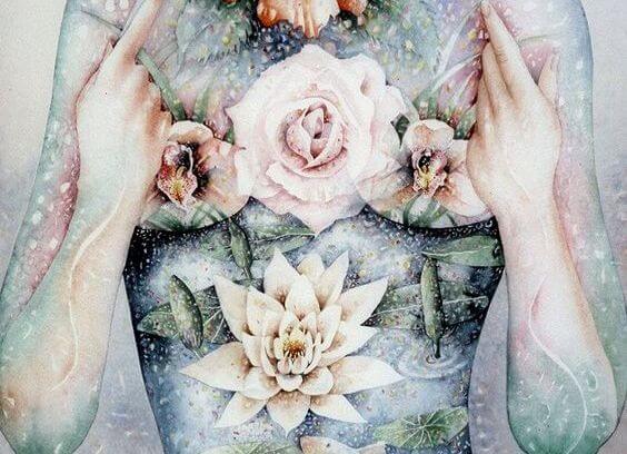 Ciało kobiece w kwiatach.