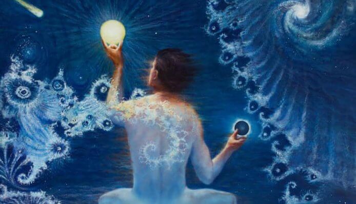 Niezależność emocjonalna - mężczyzna ze słońcem w dłoni.