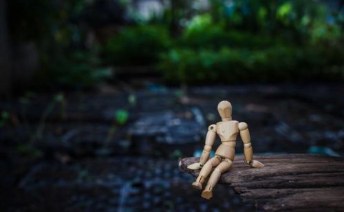 Drewniana figurka człowieka