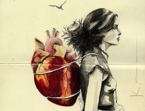 Emocjonalny bagaż. Dziewczyna z plecakiem w kształcie serca.