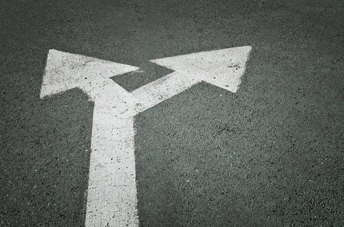 dwie strzałki wskazujące kierunek