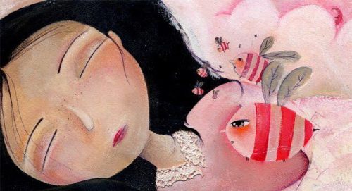 Dziewczyna śpi z pszczołami