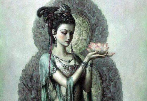 Piękna hinduska trzyma kwiat