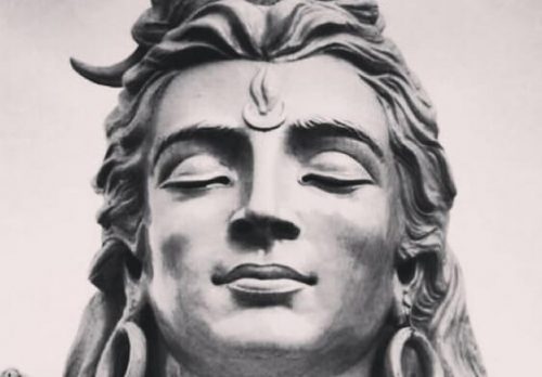 Hinduski posąg o spokojnym wyrazie twarzy