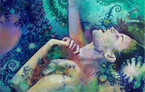 Kobieta patrzy w górę