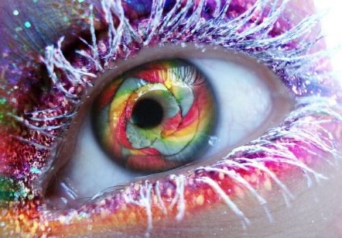 Intensywne spojrzenie - czy twój wzrok może spowodować zmianę stanu świadomości?