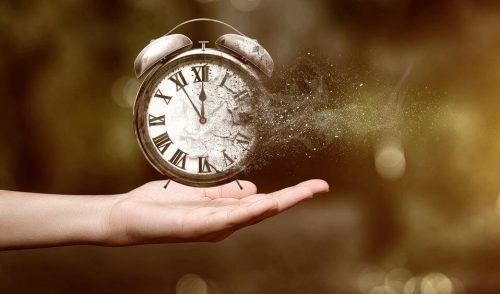 Wiatr rozwiewający czas