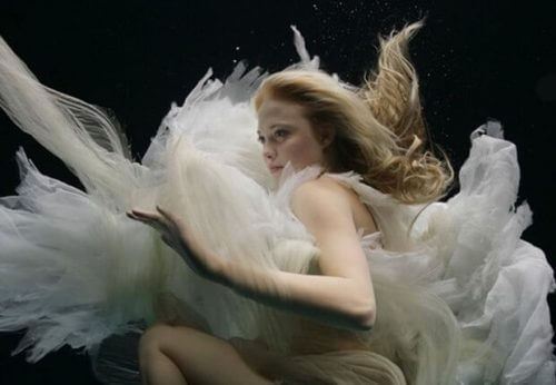 Wrażliwa emocjonalnie osoba w środowisku pracy