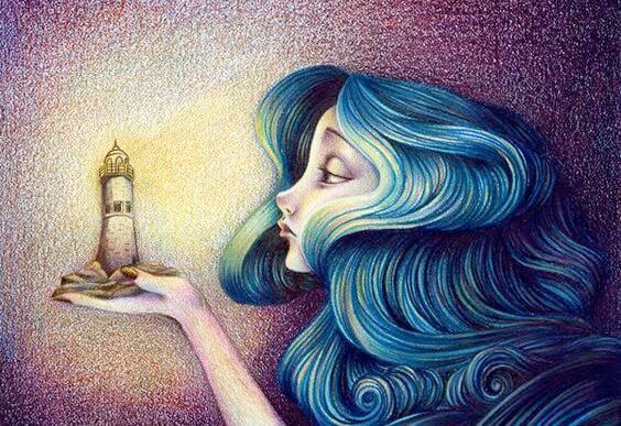 Dziewczyna z niebieskimi włosami trzyma w dłoni latarnię morską. 