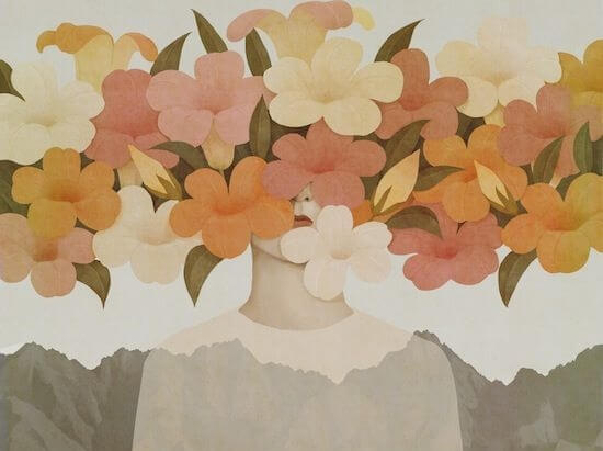 Kolorowe kwiaty i dziewczyna ukryta za nimi.