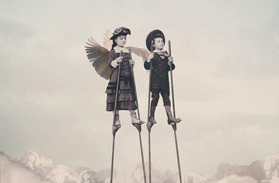 Autorytet? Dzieci na szczudłach.