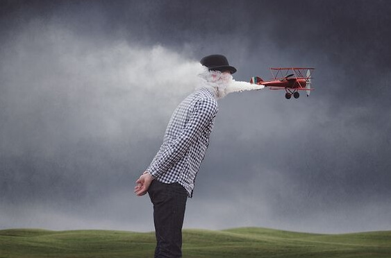 Mężczyzna i samolot.