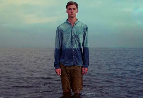 Mężczyzna w oceanie