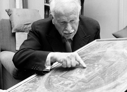 Carl Jung - 4 cytaty dotyczące osobistego rozwoju