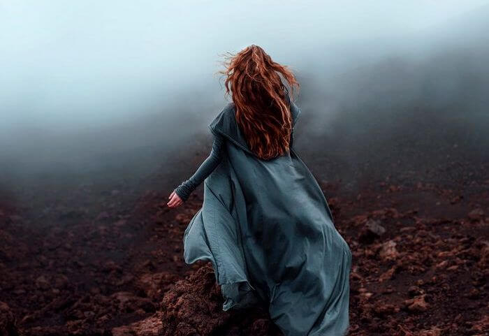 Uciekająca dziewczyna.