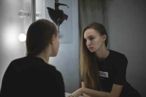 Kobieta w lustrze