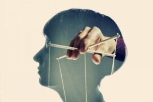 Eksperymenty naukowe – 5 sposobów na manipulowanie umysłem