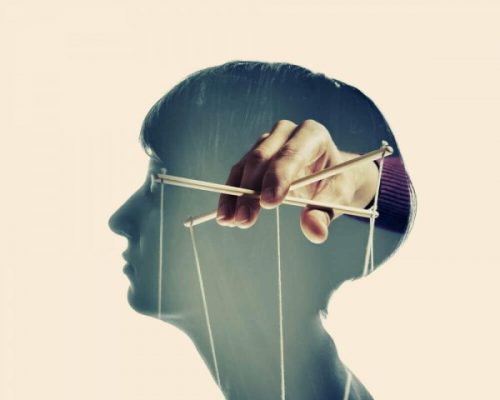 Eksperymenty naukowe – 5 sposobów na manipulowanie umysłem