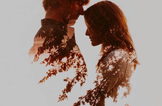 Para patrząca na siebie