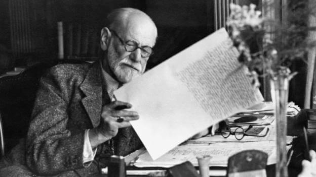 Freud w trakcie pracy