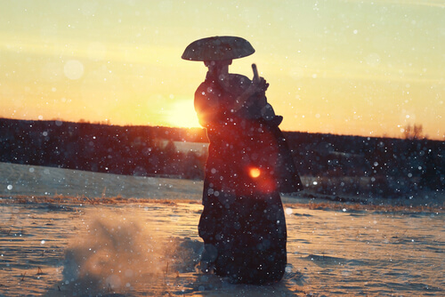 Stary samuraj w śniegu