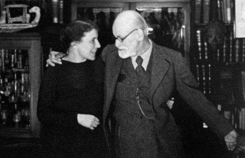 Anna Freud w objęciu Zygmunta Freuda