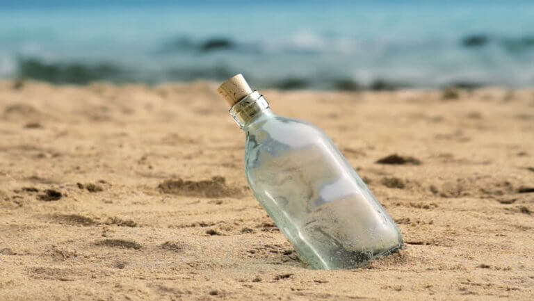 butelka na plaży
