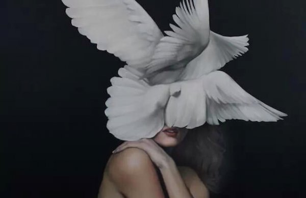 Kobieta i gołębie.