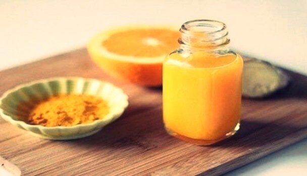 sok z pomarańczy z kurkumą