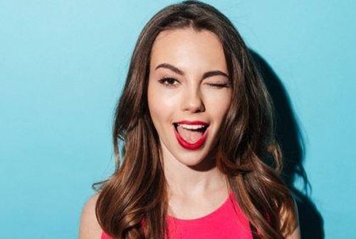 Gest przymrużenia oka