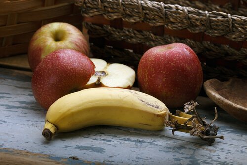 jabłka i banany