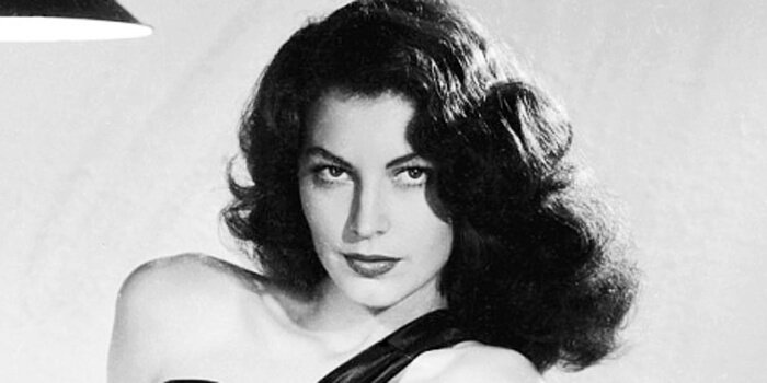 Ava Gardner w czarnej sukience