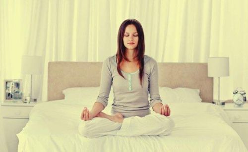 Lepszy sen: osiągnij go tymi 4 technikami relaksacyjnymi