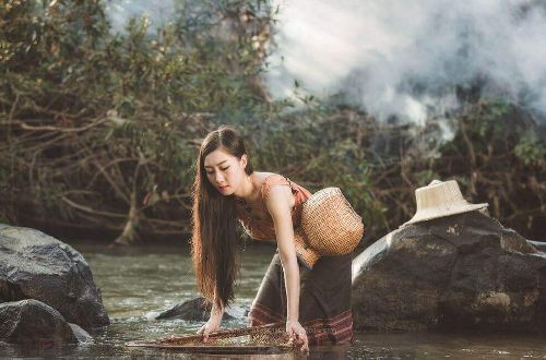 Kobieta w rzece