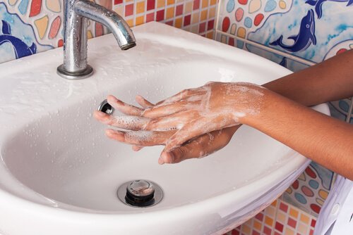 Zaburzenie obsesyjno kompulsywne - mycie rąk.