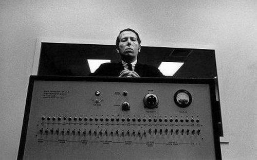 Eksperyment Milgrama - rażenie prądem