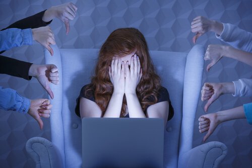 smutek - kobieta i komputer