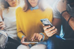 Smartfony – czy naprawdę nas ogłupiają?