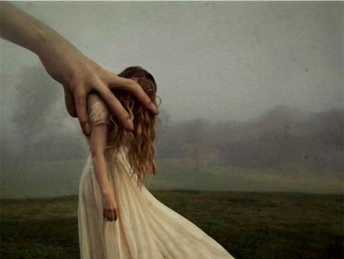 Manipulowana kobieta