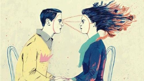 Mężczyzna analizuje twarz kobiety